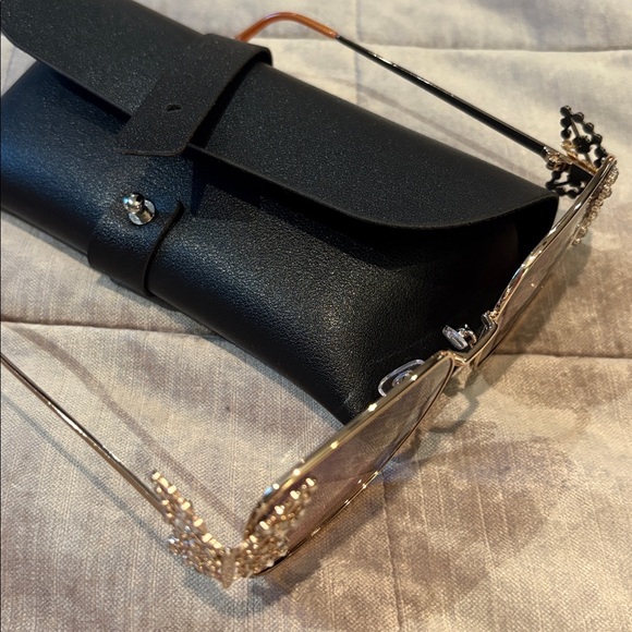 Elegant Gold Polarized Sunglasses Butterflies Crystal Accents New with case - Picture 6 of 10